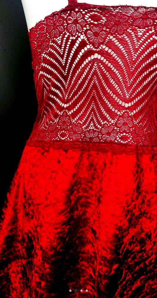 Camisola em renda e veludo no M e G