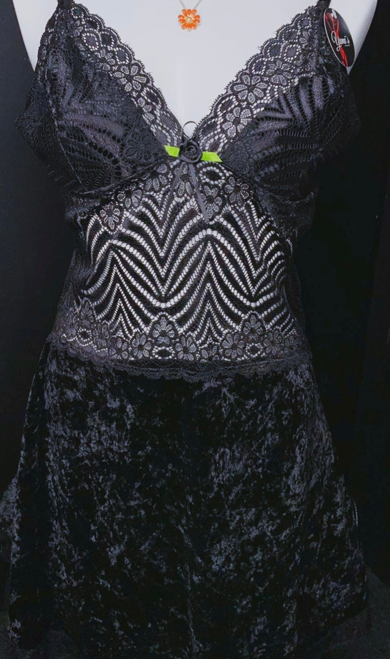 Camisola em renda e veludo no M e G