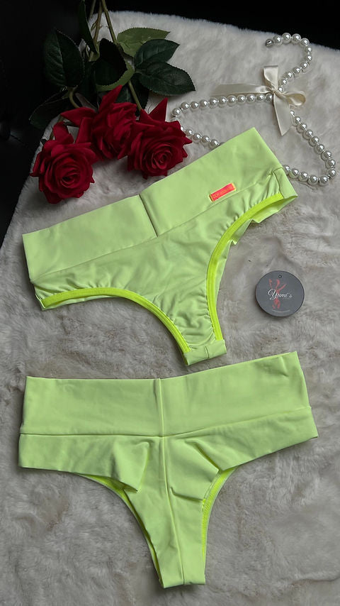 Calcinha Alice no M, G e GG