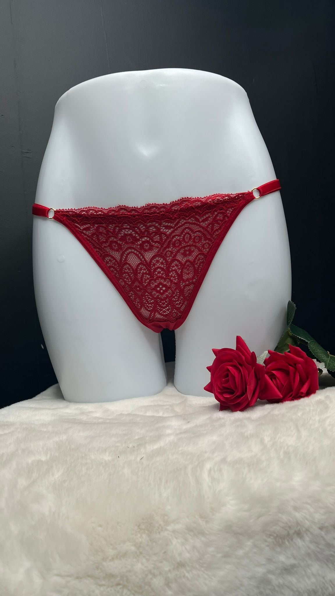 Calcinha Sarah - Regulagem com renda na frente e fio duplo atrás