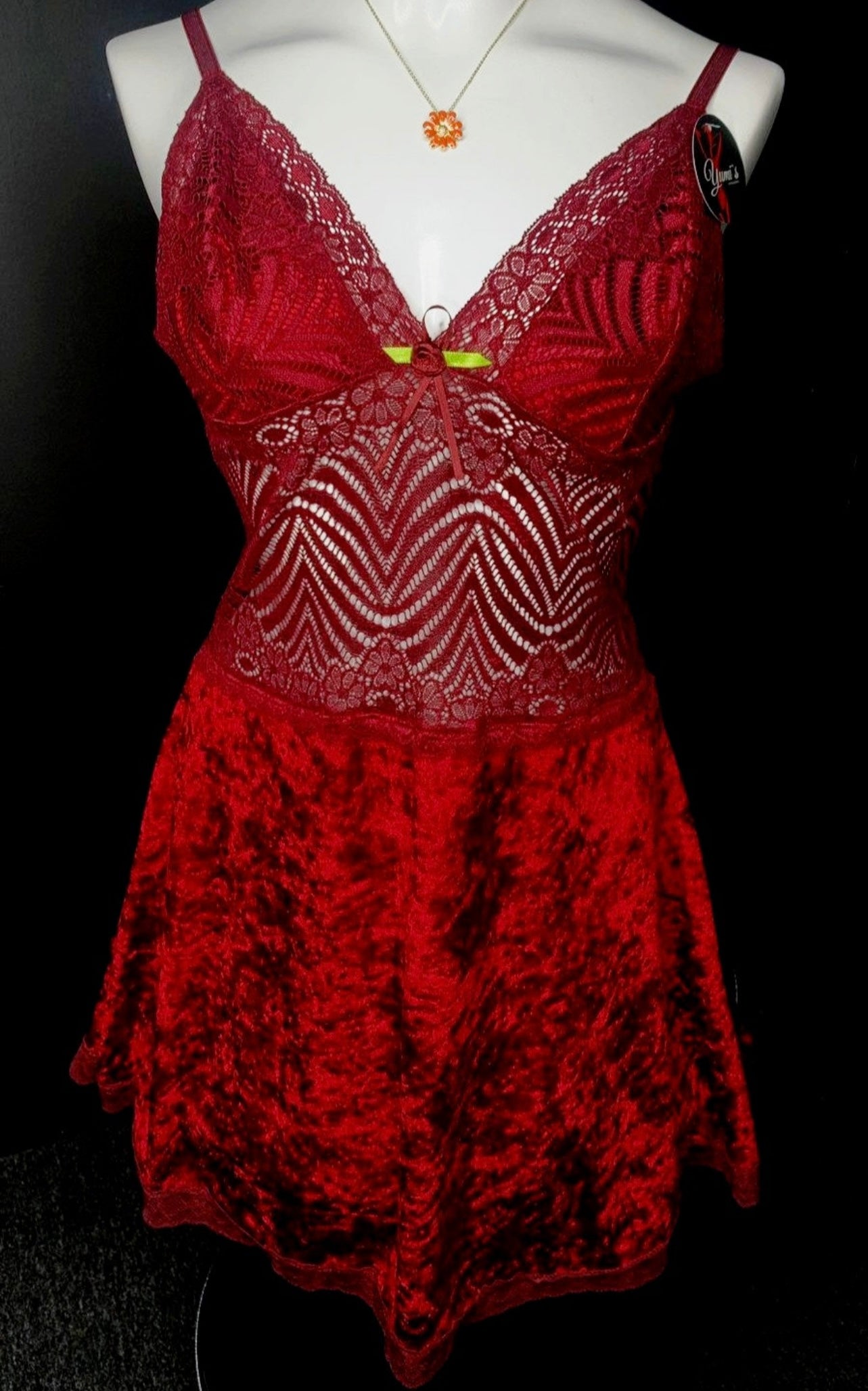 Camisola em renda e veludo no M e G