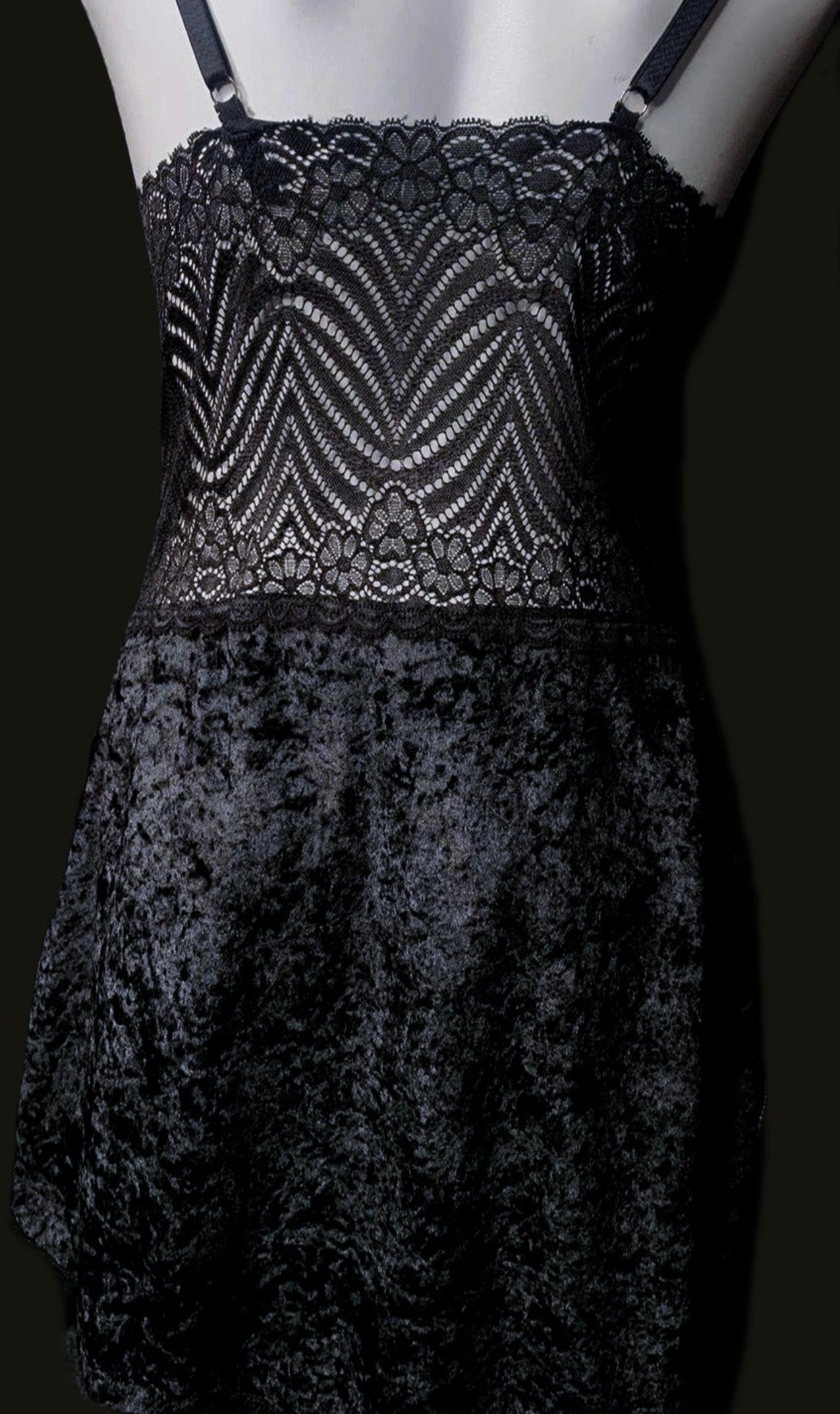 Camisola em renda e veludo no M e G