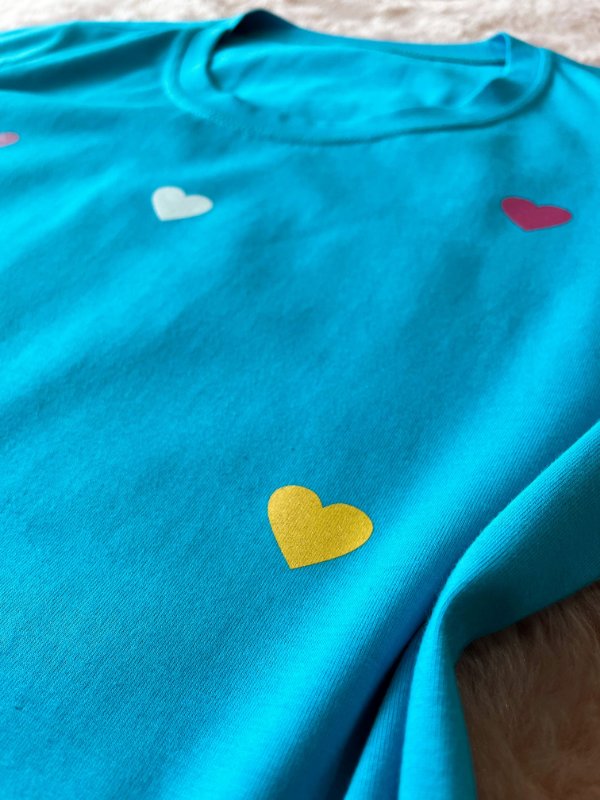 T-shirt Azul Corações