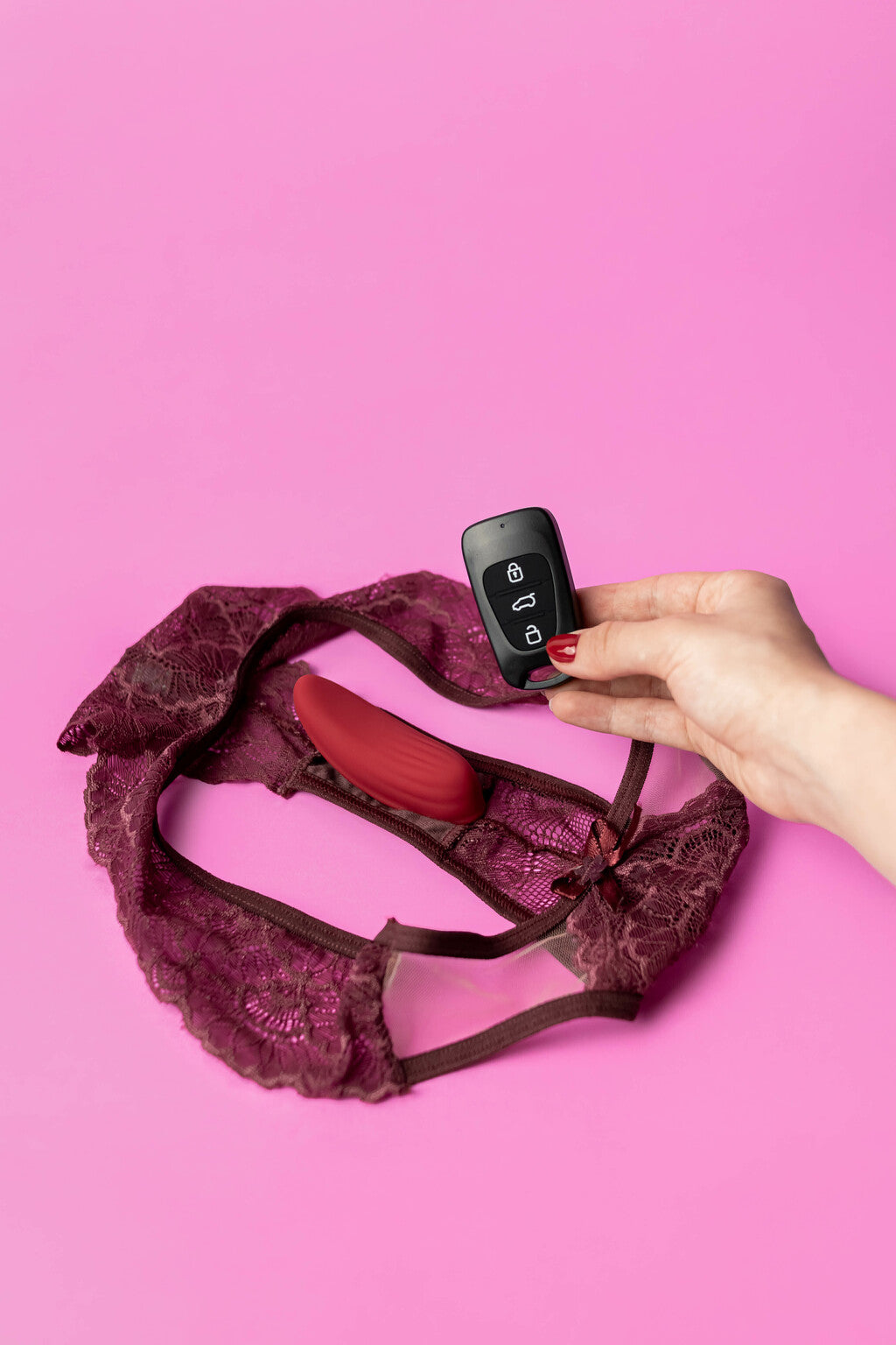 Cherry - Calcinha Vibratória com controle de carro e APP à distância